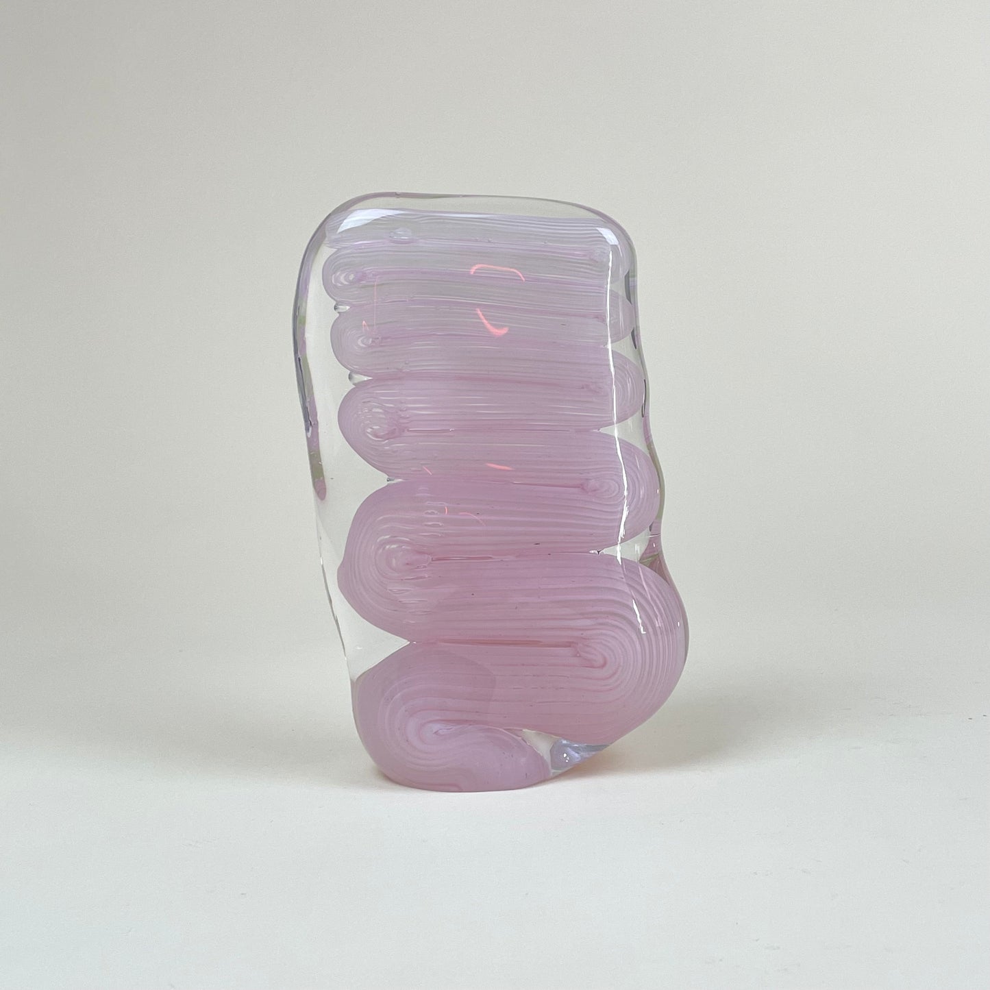 Capsuled scribble, glass sculpture by Rasmus Nossbring