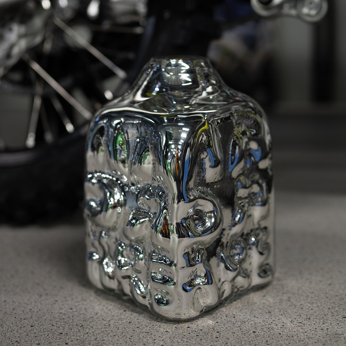 Silver vase "AADÄÄRE" by Studio Reiser